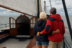 Wat trek je aan boord op het IJsselmeer?