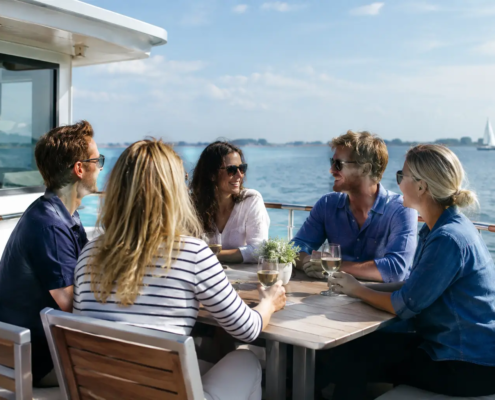 Scheepsfaciliteiten voor groepen op het IJsselmeer